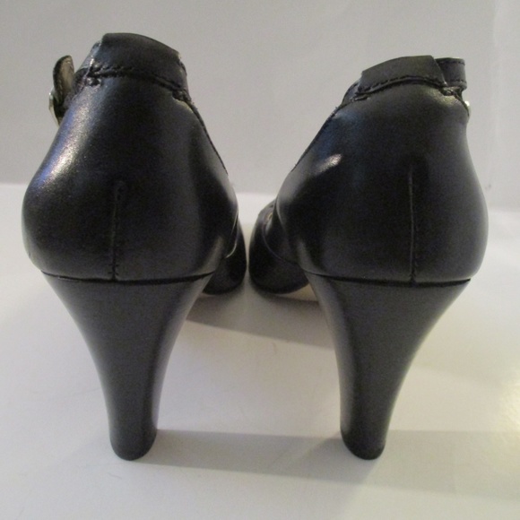NATURALIZER Black Almond Toe Cut-Out Pumps - Picture 6 of 8